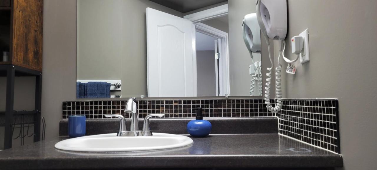 Blue Wave 2 Bedroom Suite Saskatoon Extérieur photo